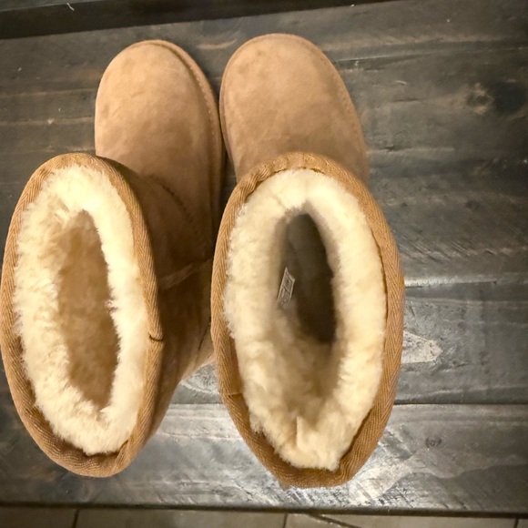 Girls Ugg Boots Size 2 Youth - Picture 8 of 16